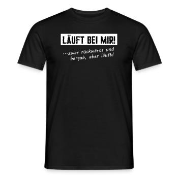Läuft bei mir Zwar Rückwärts und Bergab aber läuft - Männer T-Shirt - Schwarz - Vorne - AI Model Male 178 light (178cm)