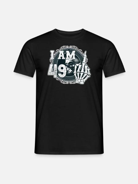 Ich bin 49 plus 1 Mittelfinger Totenkopf lustig 50. - Männer T-Shirt - Schwarz