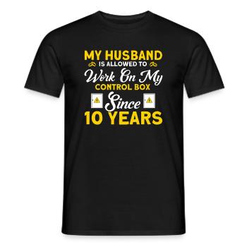 Rosenhochzeit Erlaubt, an mir zu arbeiten Geschenk - Männer T-Shirt - Schwarz - Vorne - AI Model Male 178 light (178cm)