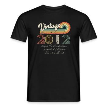 2012 Vintage Klassiker 2012 - Männer T-Shirt - Schwarz - Vorne - AI Model Male 178 light (178cm)