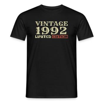 Jahrgang 1992: Einzigartiges Retro-Geschenk zum 32. Jahrestag - Männer T-Shirt - Schwarz - Vorne - AI Model Male 178 light (178cm)