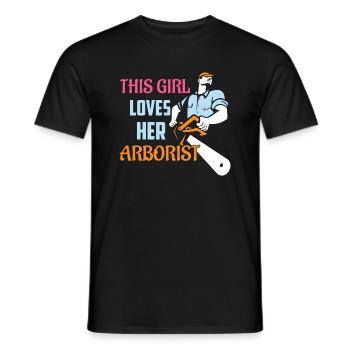 This Girl Loves Her Arborist Woodworker Lumberjac - Männer T-Shirt - Schwarz - Vorne - AI Model Male 178 light (178cm)