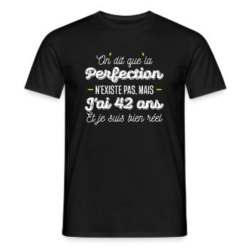 42 ans de perfection / cadeau anniversaire 42 ans - T-shirt homme - noir - Devant - AI Model Male 178 light (178cm)
