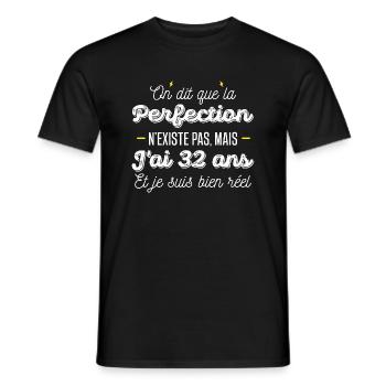 32 ans de perfection / humour anniversaire 32 ans - T-shirt homme - noir - Devant - AI Model Male 178 light (178cm)