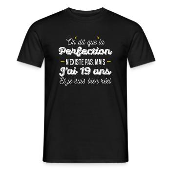 19 ans de perfection / humour anniversaire 19 ans - T-shirt homme - noir - Devant - AI Model Male 178 light (178cm)