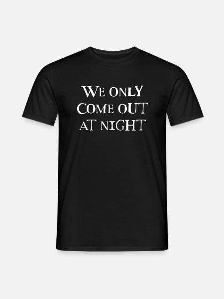 Lustige Sprüche, Statement, Text we only come out - Mænd T-shirt - sort
