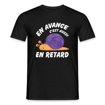 En avance c'est aussi en retard - T-shirt homme - noir - Devant - AI Model Male 178 light (178cm)