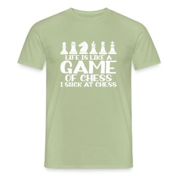 La vie est comme une partie d’échecs, je suce aux échecs 3 - T-shirt homme - vert sauge - Devant - AI Model Male 178 light (178cm)