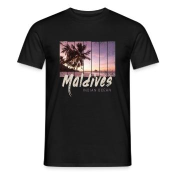 Maldives Indian Ocean Vintage Sunset - Men's T-Shirt - black - Front - AI Model Male 178 light (178cm)