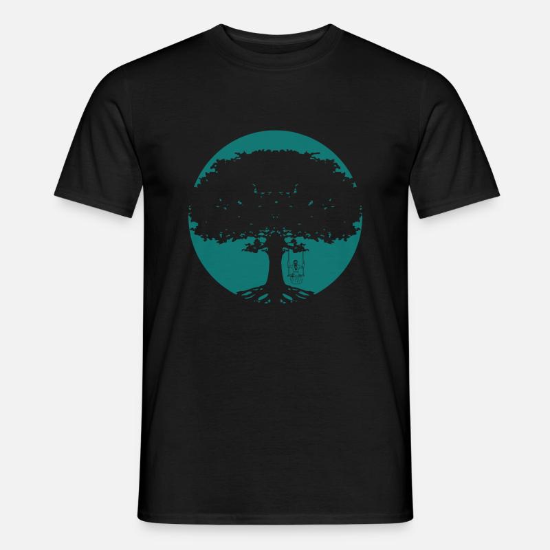 Mädchen schaukelt am Baum - Männer T-Shirt - Schwarz