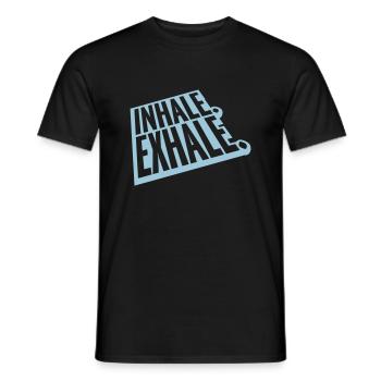 inhale exhale yoga Zitat - Männer T-Shirt - Schwarz - Vorne - AI Model Male 178 light (178cm)