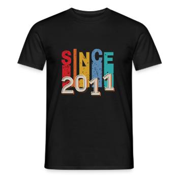 Seit 2011 retro - Männer T-Shirt - Schwarz - Vorne - AI Model Male 178 light (178cm)