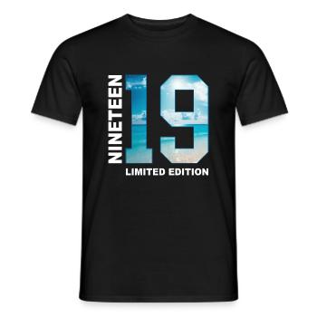19. Geburtstag Geschenkidee Neunzehn - Männer T-Shirt - Schwarz - Vorne - AI Model Male 178 light (178cm)
