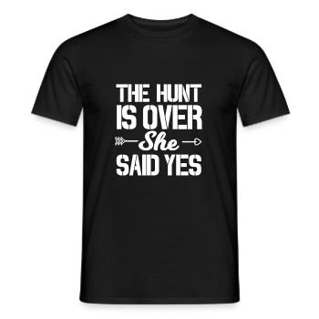 Hunt Is Over She Said Yes - Männer T-Shirt - Schwarz - Vorne - AI Model Male 178 light (178cm)