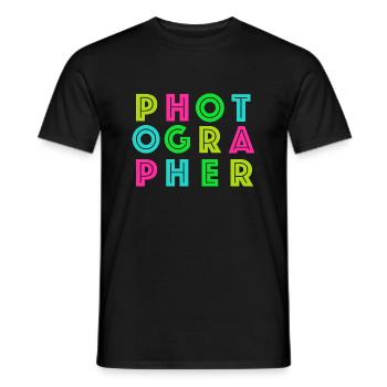 Photography Camera Lens Retro - Männer T-Shirt - Schwarz - Vorne - AI Model Male 178 light (178cm)
