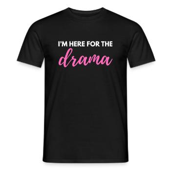 Ich bin wegen des Dramas hier – Sarkastisches lustiges Zitat - Männer T-Shirt - Schwarz - Vorne - AI Model Male 178 light (178cm)