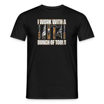 I Work With a Bunch Of Tools Schreiner Carpenter - Männer T-Shirt - Schwarz - Vorne - AI Model Male 178 light (178cm)