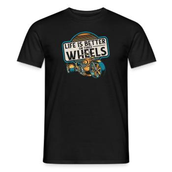 La vie est meilleure sur trois roues à trois roues - T-shirt homme - noir - Devant - AI Model Male 178 light (178cm)