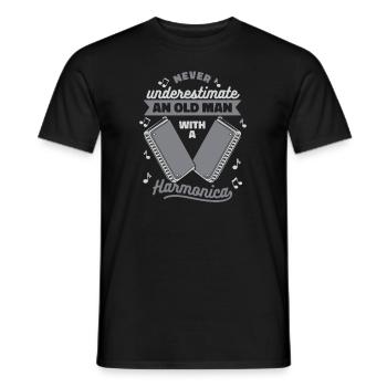 Ne sous-estimez jamais un vieil homme avec de l’harmonica - T-shirt homme - noir - Devant - AI Model Male 178 light (178cm)