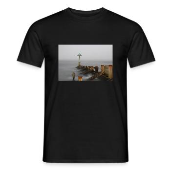 Seaton sluice - Men's T-Shirt - black - Front - AI Model Male 178 light (178cm)