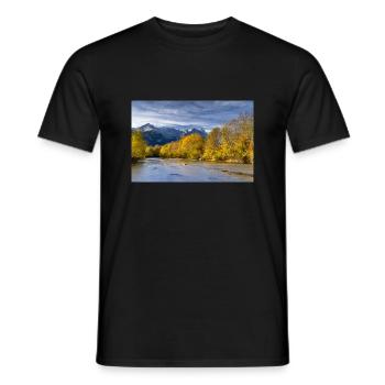 Herbststimmung an der Loisach mit Zugspitze - Männer T-Shirt - Schwarz - Vorne - AI Model Male 178 light (178cm)