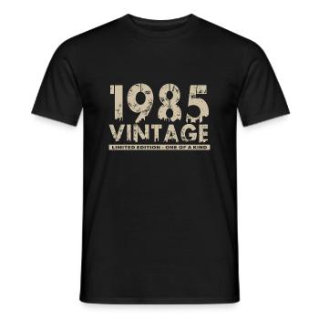 Jahrgang 1985 Bursdag - Unikat - Männer T-Shirt - Schwarz - Vorne - AI Model Male 178 light (178cm)