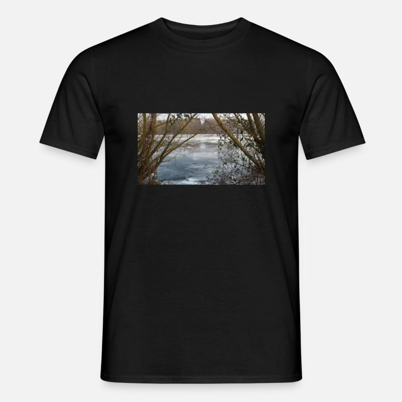 Winter am see mit eis - Männer T-Shirt - Schwarz