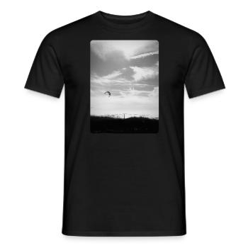 Kitesurfer foto Artboard 1 - Männer T-Shirt - Schwarz - Vorne - AI Model Male 178 light (178cm)