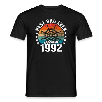 Bester Papa der Welt seit 1992 Kapitän - Männer T-Shirt - Schwarz - Vorne - AI Model Male 178 light (178cm)