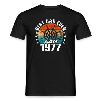 Bester Papa der Welt seit 1977 Kapitän - Männer T-Shirt - Schwarz - Vorne - AI Model Male 178 light (178cm)