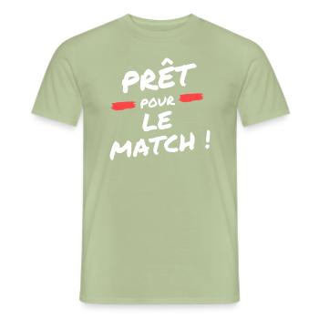 Prêt pour le match t-shirt football humour - T-shirt homme - vert sauge - Devant - AI Model Male 178 light (178cm)