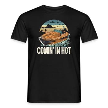 Funny Motorboating Quote Comin In Hot Pontooning - Männer T-Shirt - Schwarz - Vorne - AI Model Male 178 light (178cm)