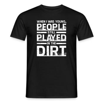 Old people played in the dirt - Männer T-Shirt - Schwarz - Vorne - AI Model Male 178 light (178cm)