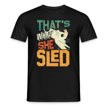 Snowmobile Riding Snowmobiling Thats What She - Männer T-Shirt - Schwarz - Vorne - AI Model Male 178 light (178cm)