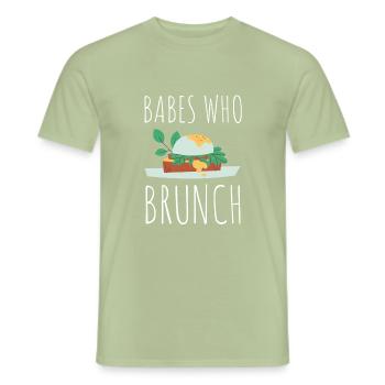 Babes Who Brunch Squat - Männer T-Shirt - Sage - Vorne - AI Model Male 178 light (178cm)