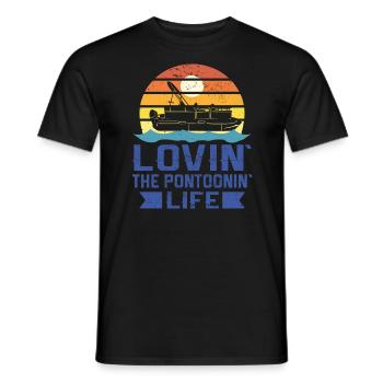 Vintage Life Pontoon Captain Boat Sunset - Männer T-Shirt - Schwarz - Vorne - AI Model Male 178 light (178cm)