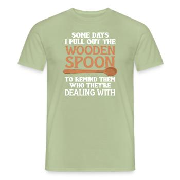 Wooden spoon mom - Männer T-Shirt - Sage - Vorne - AI Model Male 178 light (178cm)