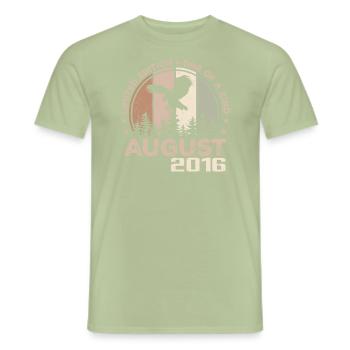 Incomparable depuis août 2016, 8e Anniversaire - T-shirt homme - vert sauge - Devant - AI Model Male 178 light (178cm)