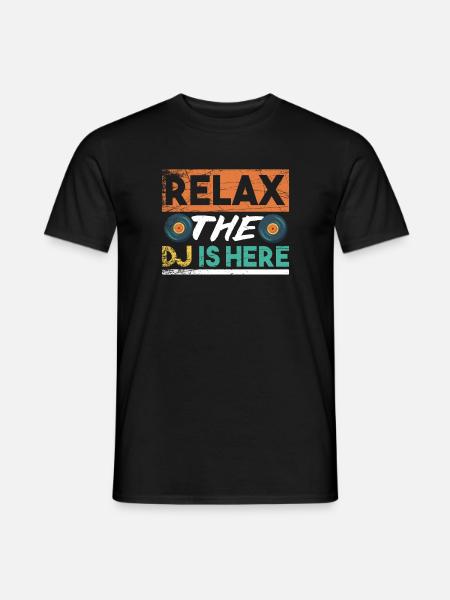 Relax the DJ is here - Männer T-Shirt - Schwarz