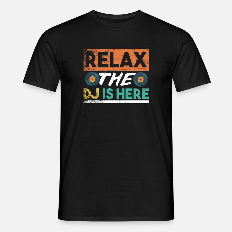 Relax the DJ is here - Männer T-Shirt - Schwarz