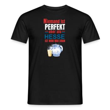 Niemand ist perfekt aber als Hesse ist man nah - Männer T-Shirt - Schwarz - Vorne - AI Model Male 178 light (178cm)