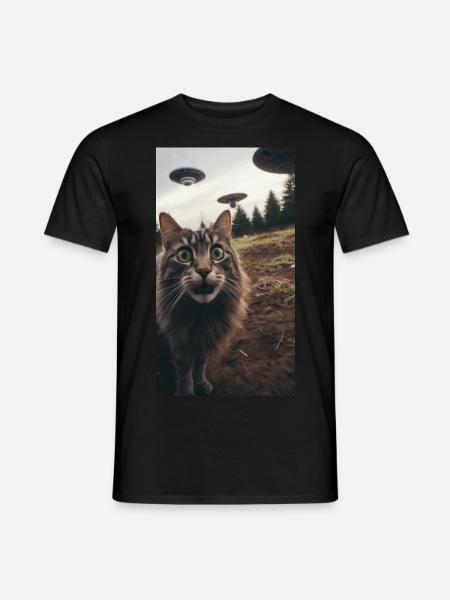 Funny Cat Selfie Scared with Ufos in Background - Männer T-Shirt - Schwarz