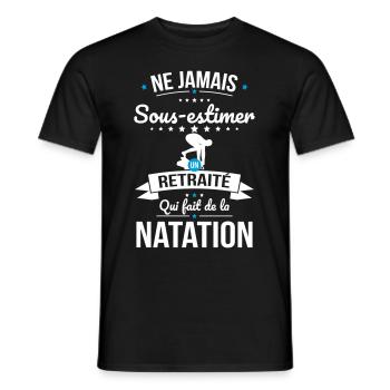 Sous-estimer un retraité qui fait de la natation - T-shirt homme - noir - Devant - AI Model Male 178 light (178cm)