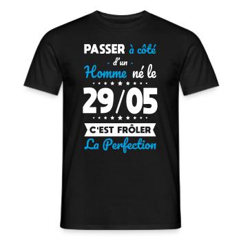 Anniversaire - Né le 29 Mai Frôler perfection - T-shirt homme - noir - Devant - AI Model Male 178 light (178cm)