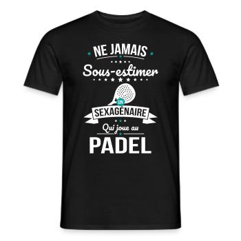 Sous-estimer un sexagénaire qui joue au padel - T-shirt homme - noir - Devant - AI Model Male 178 light (178cm)