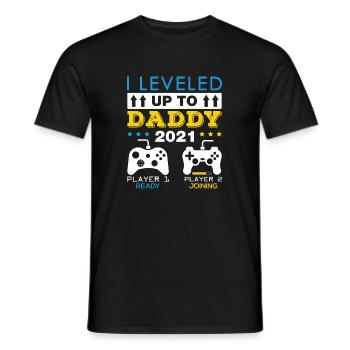 I Leveled Up To Daddy Funny Gaming Dad Quote - Men's T-Shirt - black - Front - AI Model Male 178 light (178cm)