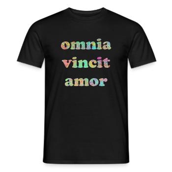Omnia vinvit amor (Vergil) - Vintage Latein - Männer T-Shirt - Schwarz - Vorne - AI Model Male 178 light (178cm)
