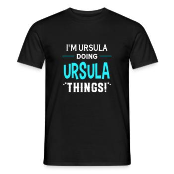 I Am Ursula Doing Ursula Things Geschenk Lustiges - Männer T-Shirt - Schwarz - Vorne - AI Model Male 178 light (178cm)