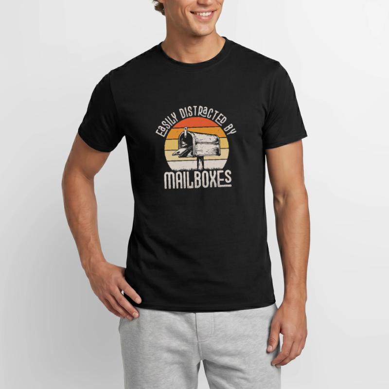 Easily Distracted By Mailboxes Postal Worker Mail Männer T-Shirt