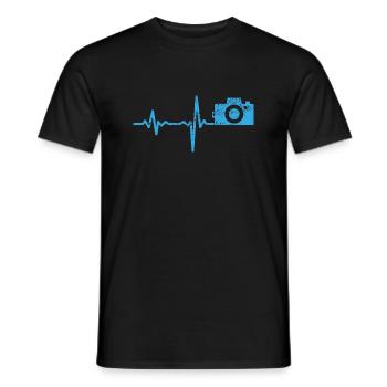 Geschenk Heartbeat Fotograf Kamera - Männer T-Shirt - Schwarz - Vorne - AI Model Male 178 light (178cm)